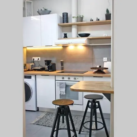 Cozy Stylish Apt., 800m To Metro, 2min To Highway * Athens