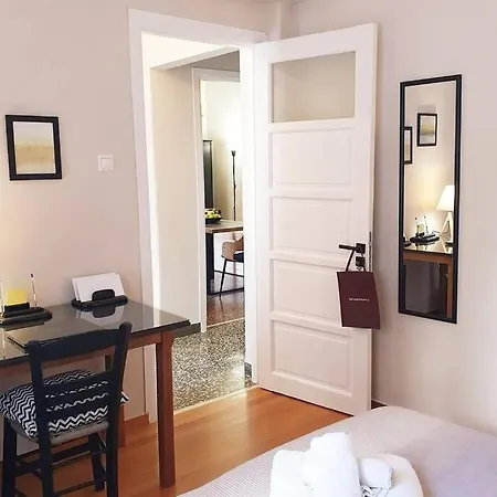 Cozy Stylish Apt., 800m To Metro, 2min To Highway Apartment *