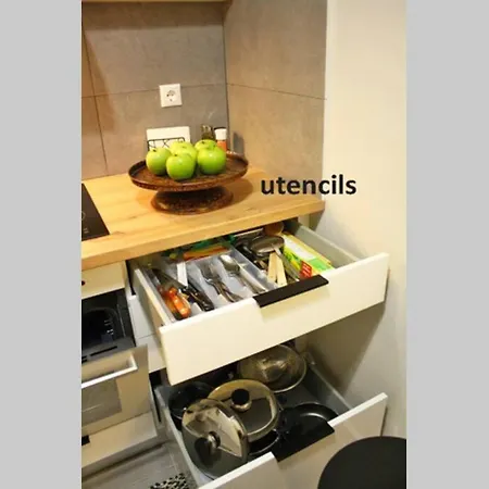 Cozy Stylish Apt., 800m To Metro, 2min To Highway Apartment Athens