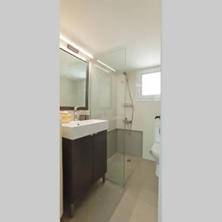 Cozy Stylish Apt., 800m To Metro, 2min To Highway Apartment
