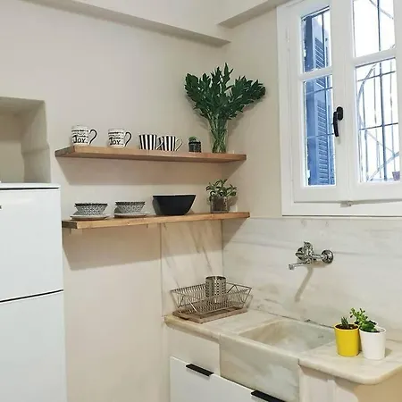 Cozy Stylish Apt., 800m To Metro, 2min To Highway Apartment