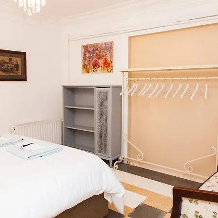 Chic Charming Apt. Διαμέρισμα *