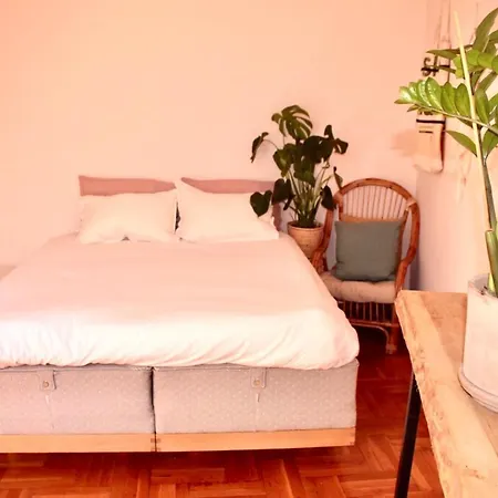 Apartment By Locals Tribe