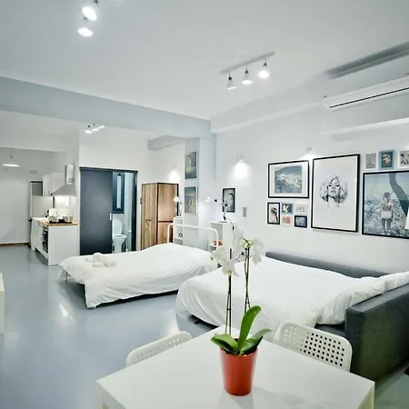 The Old Tailor Factory White Apartment *