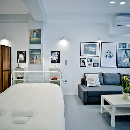 The Old Tailor Factory White Apartment *