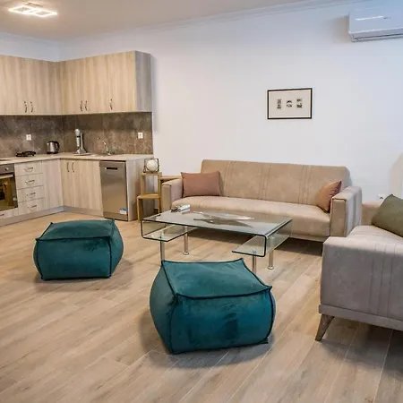 Raise Kifisias Serviced Atenas