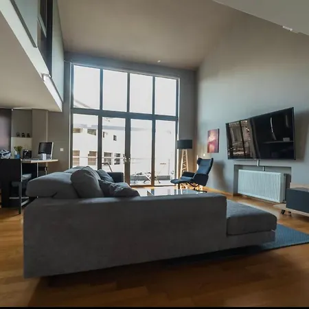 Minimal Brand New Loft Next To Subway *