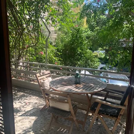Spacious Renovated Flat In The Riviera Apartmán