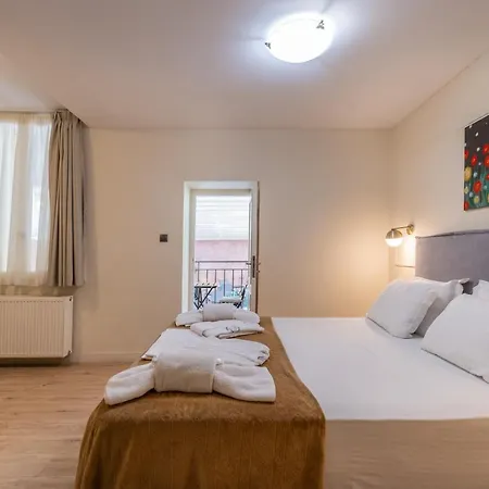 Bed & Breakfast Plaka Arch