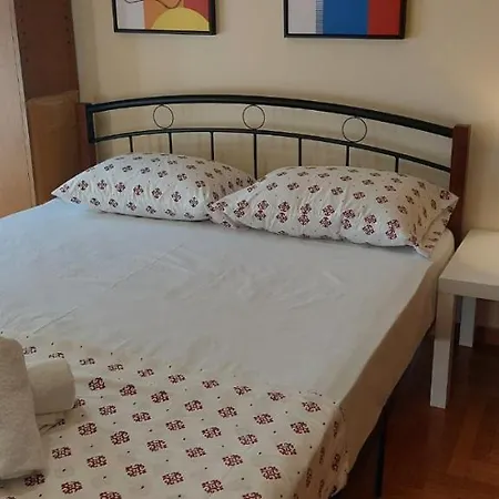 Lobelia Centre -5 Bd, 2.5 Bath * Athens
