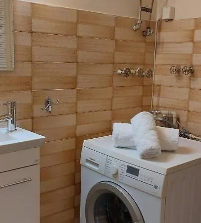 Apartment Lobelia Centre -5 Bd, 2.5 Bath