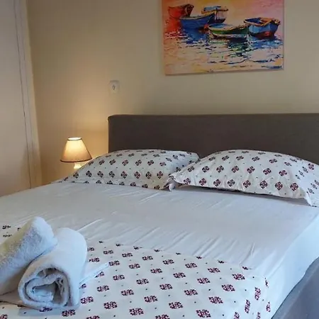 Apartment Lobelia Centre -5 Bd, 2.5 Bath