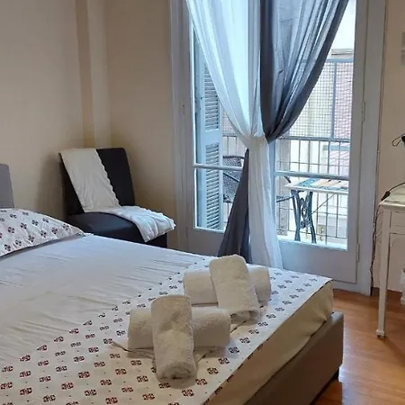 Apartment Lobelia Centre -5 Bd, 2.5 Bath Athens