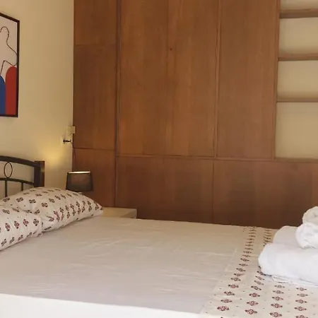Lobelia Centre -5 Bd, 2.5 Bath Athens