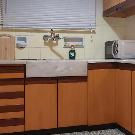 Lobelia Centre -5 Bd, 2.5 Bath Apartment Athens