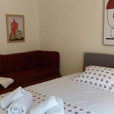 Lobelia Centre -5 Bd, 2.5 Bath