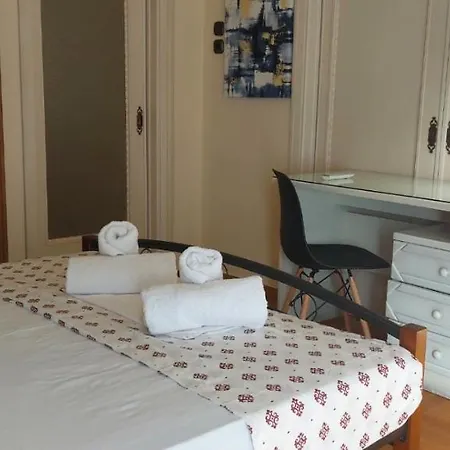 Lobelia Centre -5 Bd, 2.5 Bath Apartment Athens