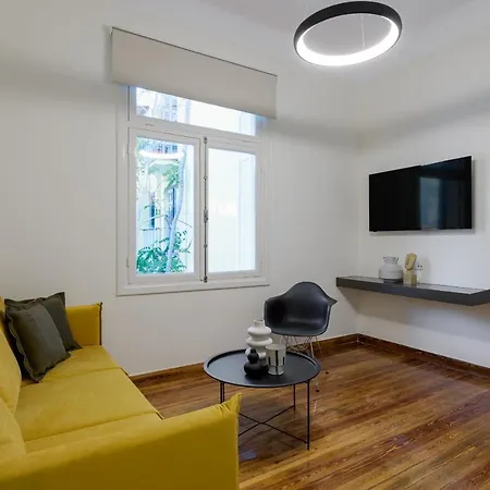 An Outstanding 3 Bdrm In The Heart Of *