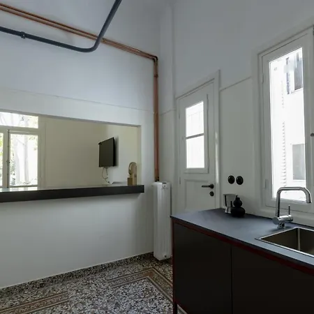 An Outstanding 3 Bdrm In The Heart Of Apartment *