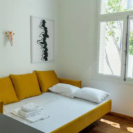 Apartment An Outstanding 3 Bdrm In The Heart Of *