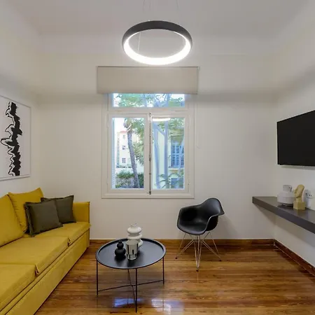 An Outstanding 3 Bdrm In The Heart Of * Athens