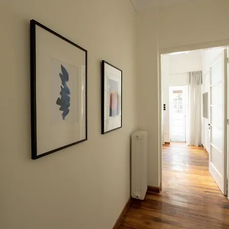Apartment An Outstanding 3 Bdrm In The Heart Of