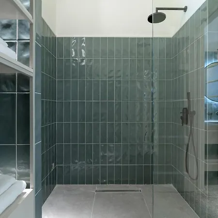Apartment An Outstanding 3 Bdrm In The Heart Of