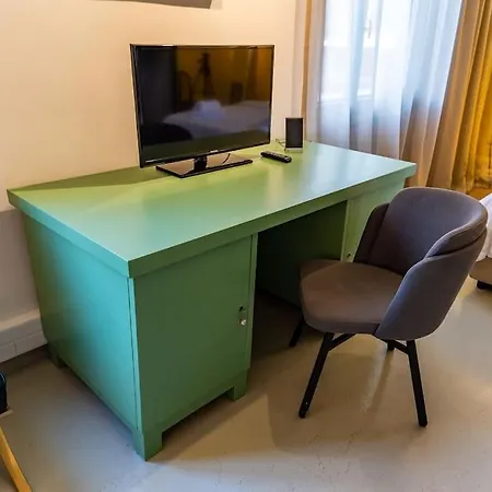Artistic Spacious Next To Metro Monastiraki 아파트 *