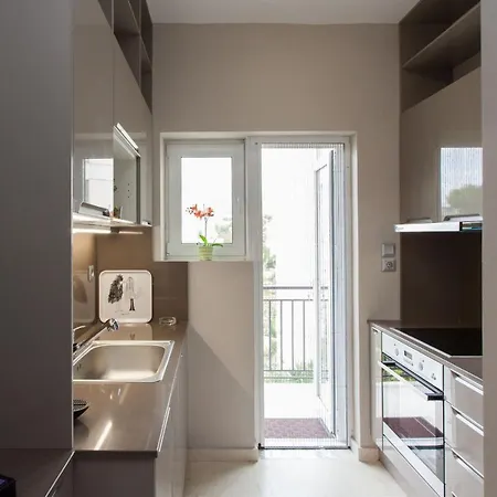 Apartment Deluxe 2 Bdrm In Voula Athens