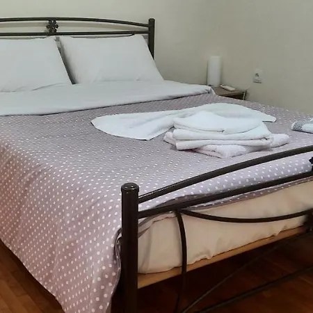 Livia's To Ampelokipi Metro Airport Line Apartment