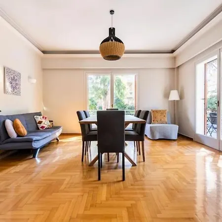 Spacious Renovated Flat In The Riviera Apartmán
