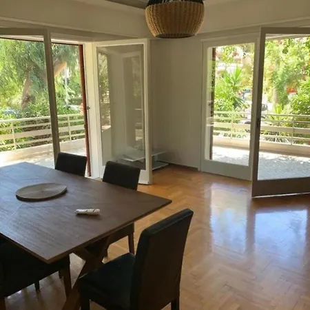 Apartmán Spacious Renovated Flat In The Riviera *