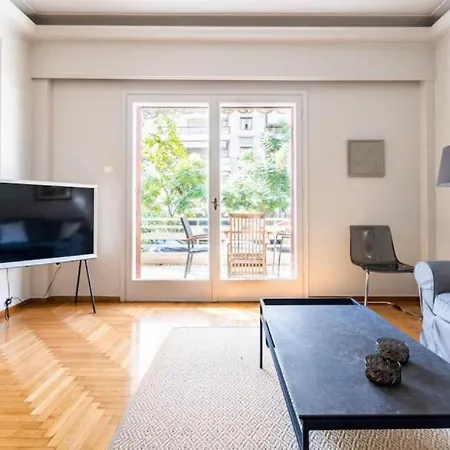 Spacious Renovated Flat In The Riviera Apartmán