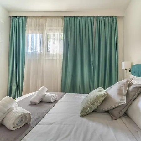 The Hostmaster La Casa Elegante Apartment