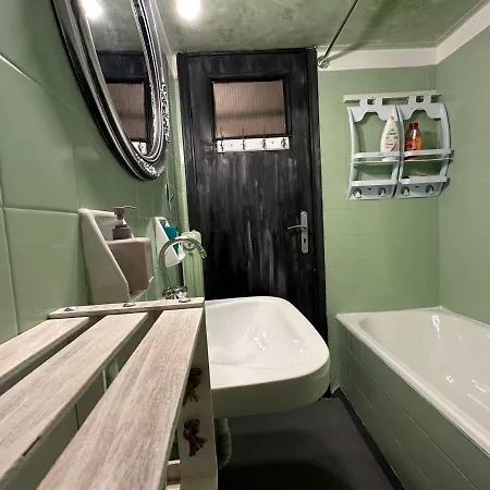 Center Little Happy Romantic House Apartment