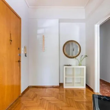 Spacious Renovated Flat In The Riviera Apartmán