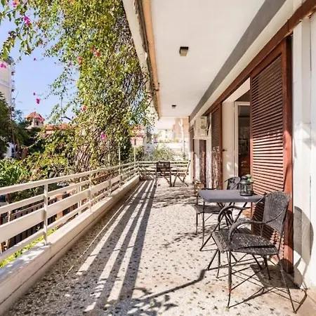 Spacious Renovated Flat In The Riviera Apartmán Atény