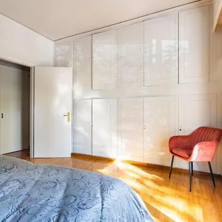 Spacious Renovated Flat In The Riviera Apartmán