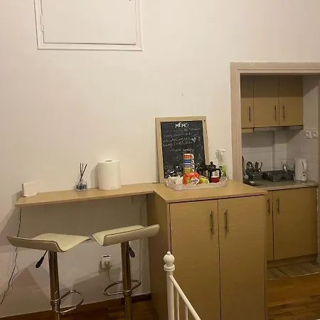 Modern, Ideally Located Appartement *