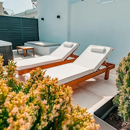Apartment With Magical View & Jacuzzi
