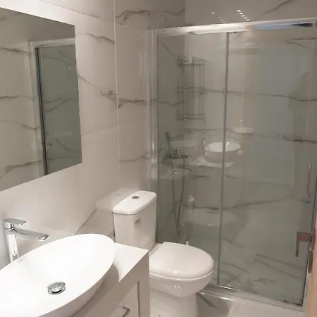 Newly Renovated Flat 500m From Subway Station *