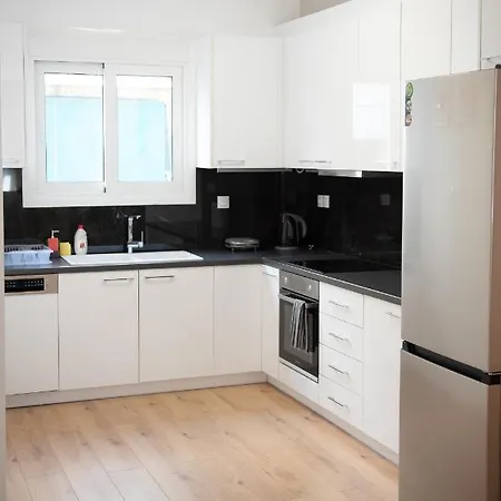 Newly Renovated Flat 500m From Subway Station *