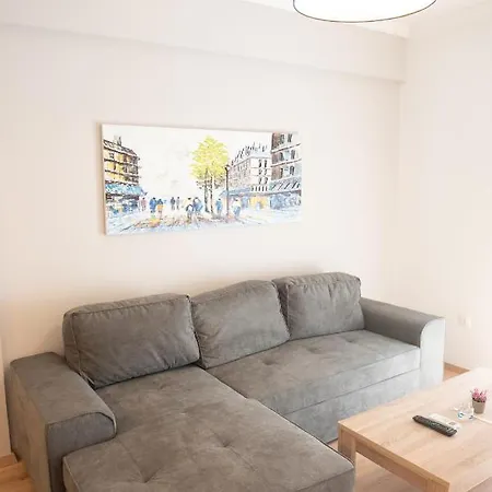 Newly Renovated Flat 500m From Subway Station Apartment