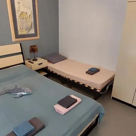 Honeybee 3 - Cozy In The Center Of * Athens