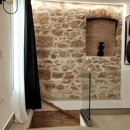 Διαμέρισμα χώρος με επιλεκτική λιτότητα και χαμάμ