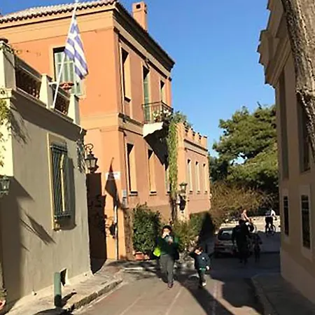 Adrianou At Heart Of Plaka *