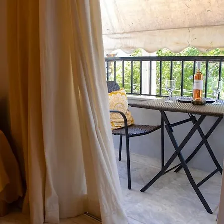 'sophia's' Athenian Apartment *
