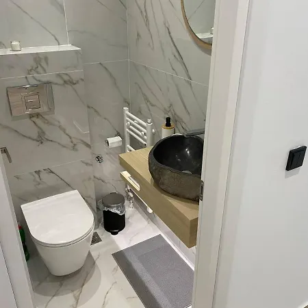 Brand New Garden Apartment *