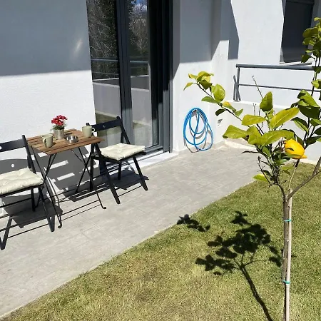 Apartment Brand New Garden
