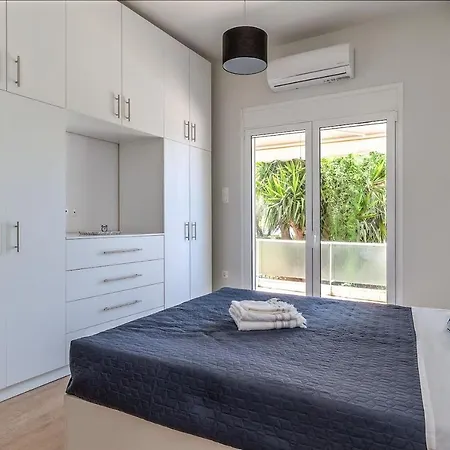 Apartment Cozy 2bd Beachfront Escape In The Heart Of Glyfada *